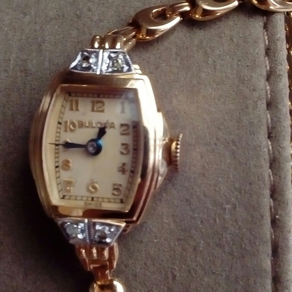 ⭐️ SOLD Vintage Bulova Ladies Watch - Picture 2 of 12